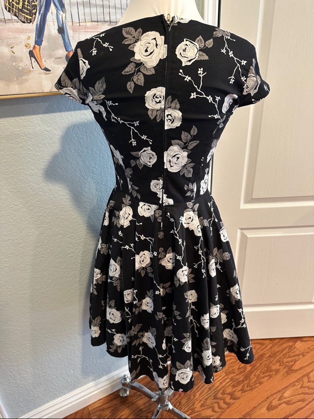 Hell Bunny Sz S Vixen Black and White Rose Print Sweetheart Mini Dress • NWT! - Picture 8 of 14